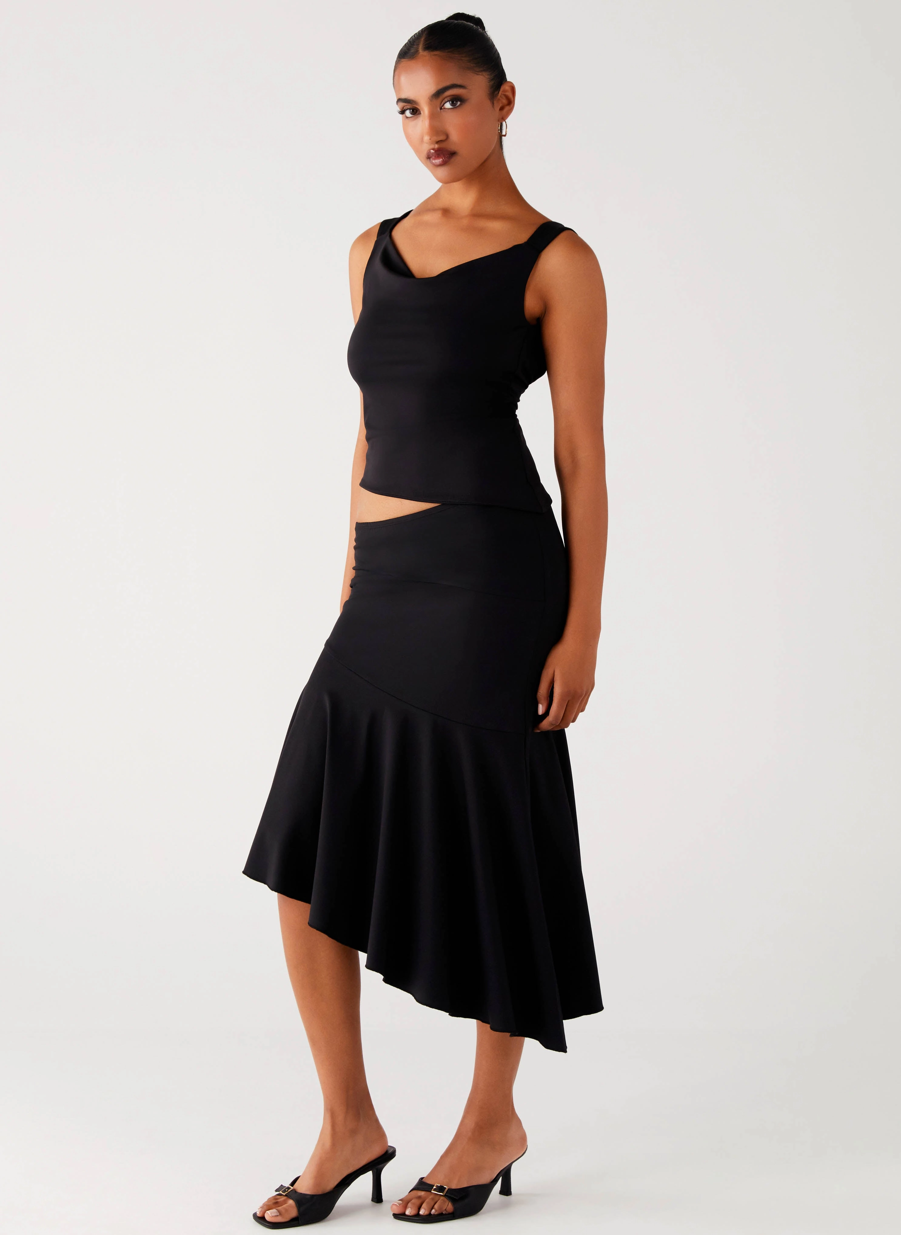 Travel-Ready Soft Texture Wonderlust Midi Skirt - Black