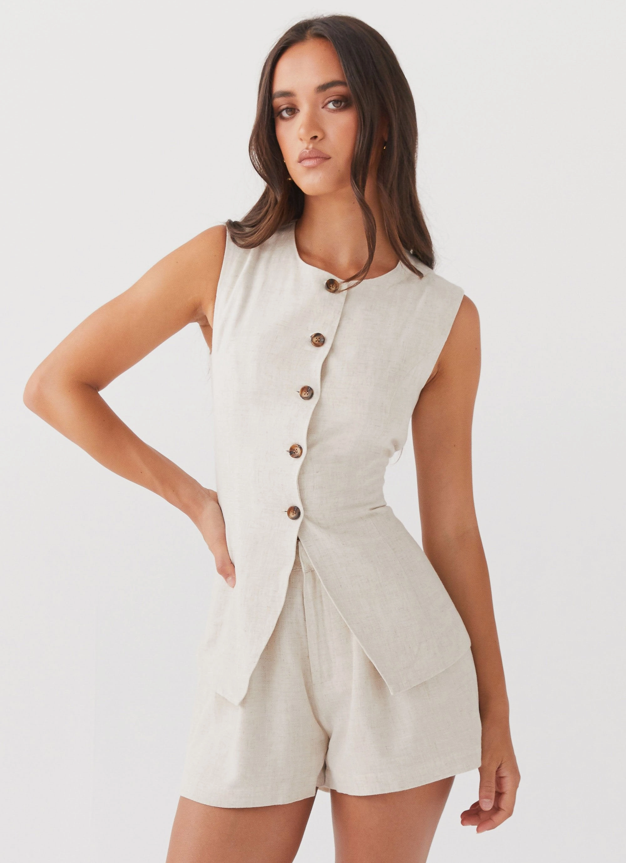 Born For Bordeaux Linen Shorts - Oatmeal Casual Layer Timeless Fit