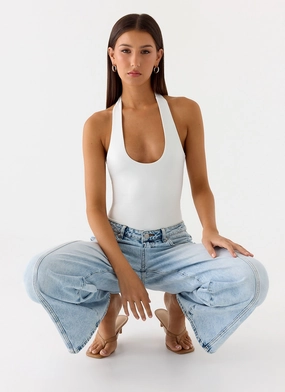 Thermal regulation Wrinkle Resistant Texture Set The Scene Halter Bodysuit - White