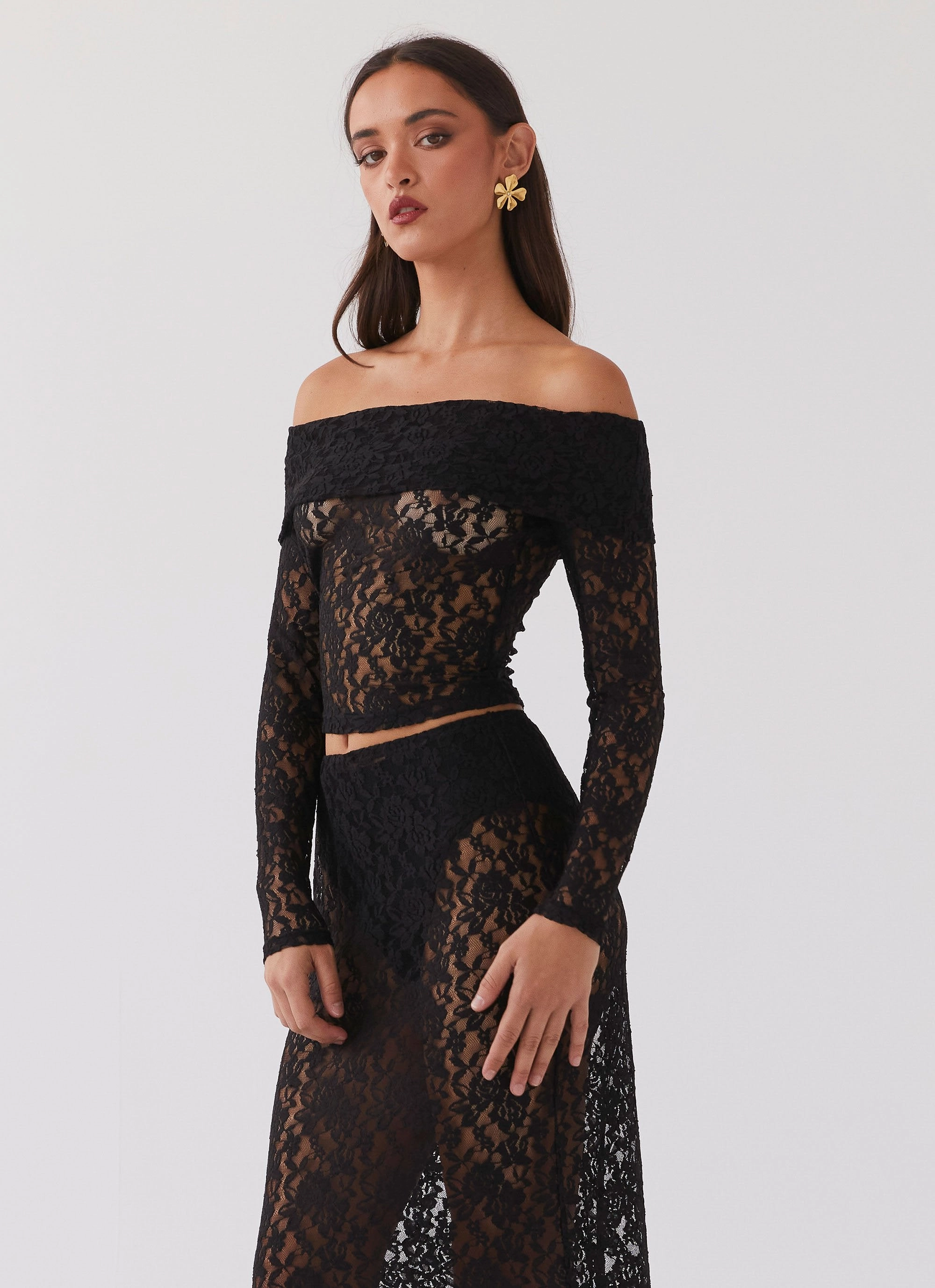 Zephyra Lace Long Sleeve Top - Black Layered Collar Packable design